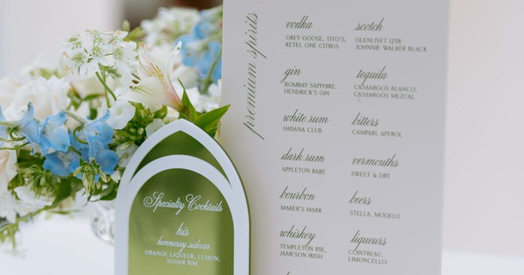 25 Finest Marriage ceremony Bar Indicators for Any Aesthetic