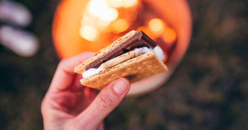 The way to Set Up a S’mores Bar at Your Marriage ceremony